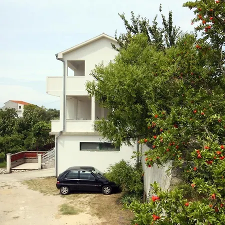 Apartment Apartments With A Parking Space Kampor, Rab - 5018