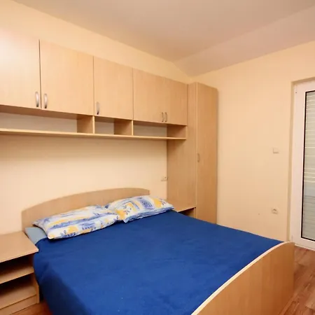Apartment Apartments With A Parking Space Kampor, Rab - 5018 Kampor