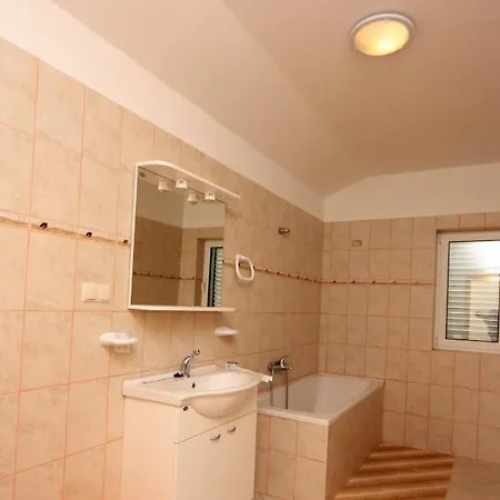 Apartments With A Parking Space Kampor, Rab - 5018 Kampor