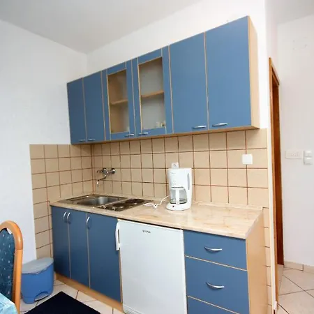 Apartments With Parking Space Kampor, Rab - 5018
